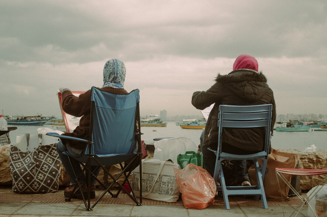 senior couple traveling on budget